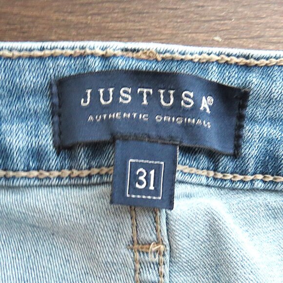 JustUSA Light Wash Mid-Rise Distressed Boyfriend Jeans Size 31 - Picture 9 of 10